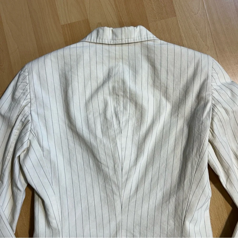 Burberry Cream and Blue Pinstripe Blazer Size 8‎ Preppy Designer Quiet Luxury